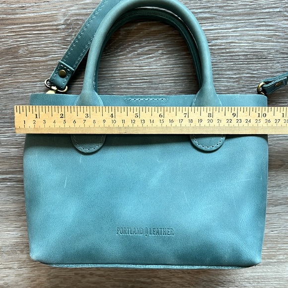 Portland Leather Crossbody Tote + Matching card holder - Picture 10 of 14
